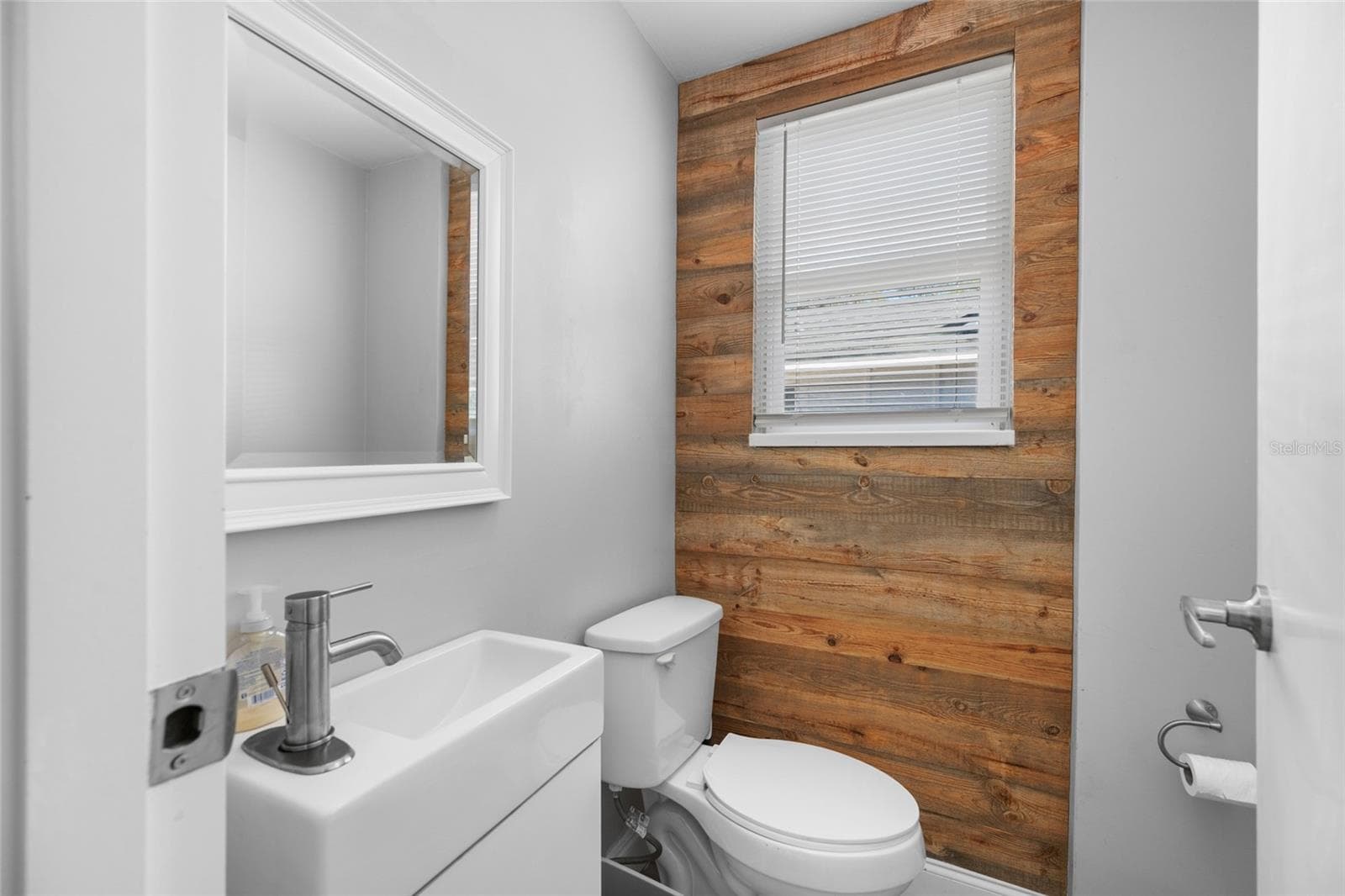Office at 710 1ST AVE SW, LARGO, photo 45 of 62