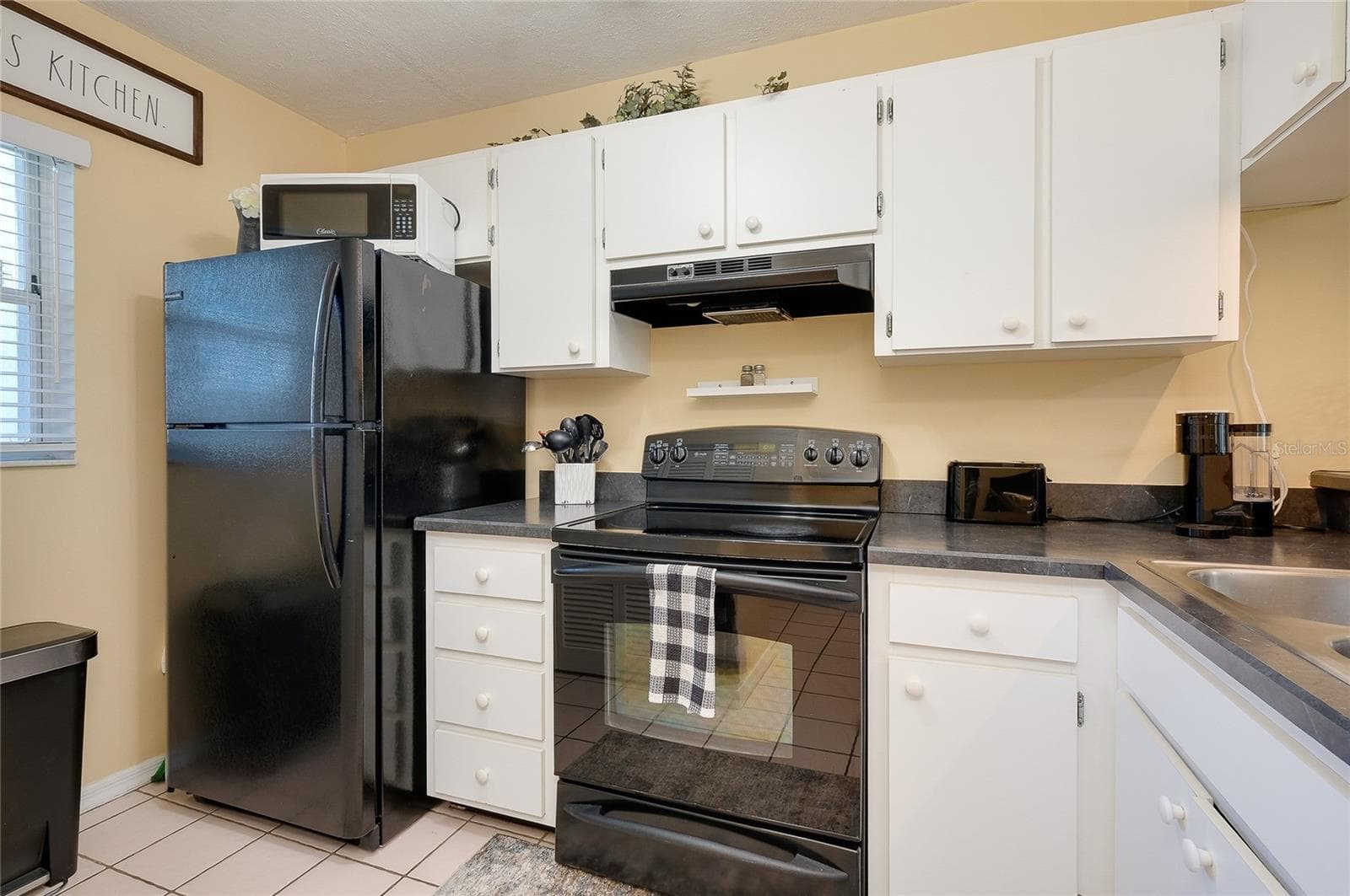 Condominium at 408 CERROMAR CIR S #132, VENICE, photo 10 of 85