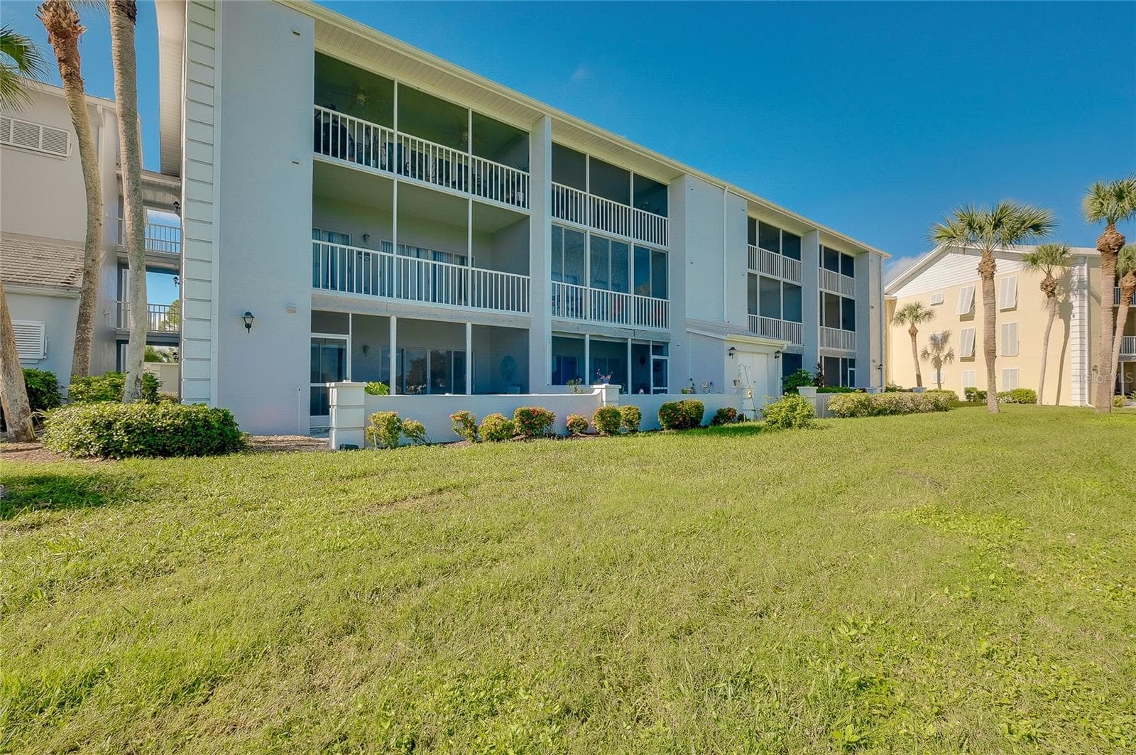 Condominium at 408 CERROMAR CIR S #132, VENICE, photo 59 of 85