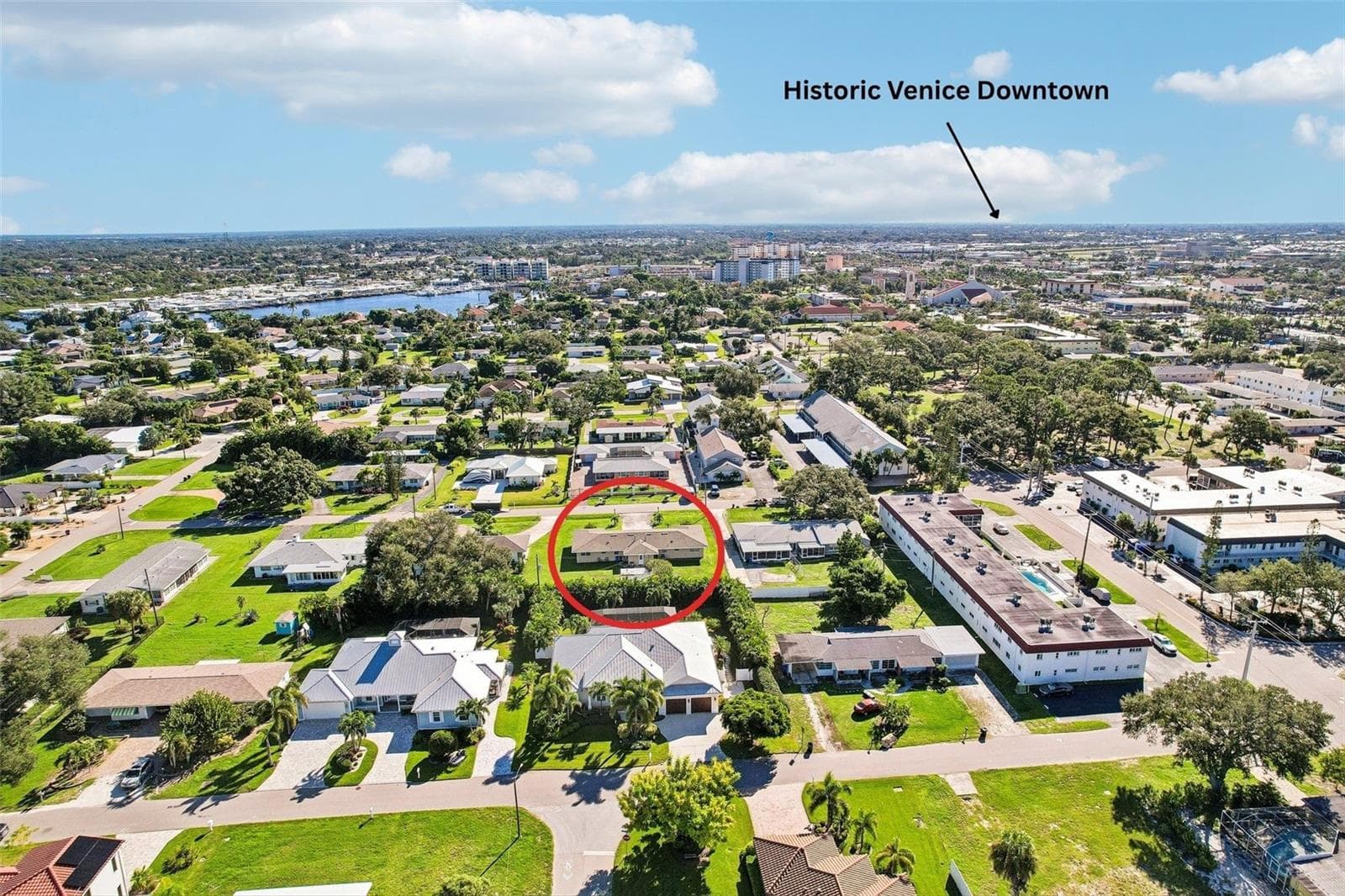 Short stroll to Venice Historic Downtown - restaurants, shops and entertainment - 309 PARKSIDE DR, VENICE