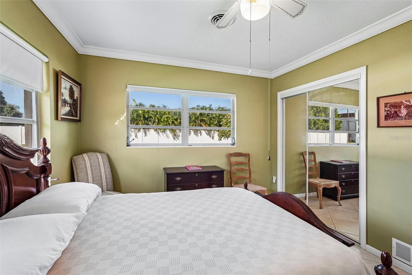 309 second bedroom with mirrored glass closet - 309 PARKSIDE DR, VENICE