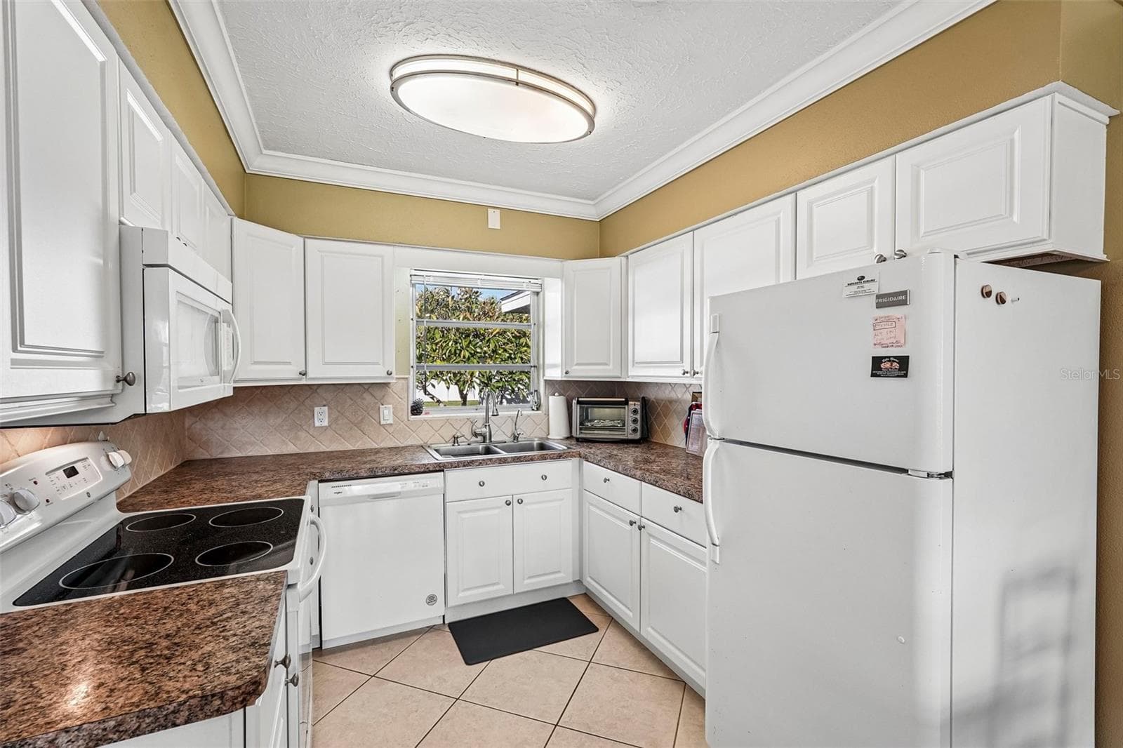 309 Kitchen - 309 PARKSIDE DR, VENICE