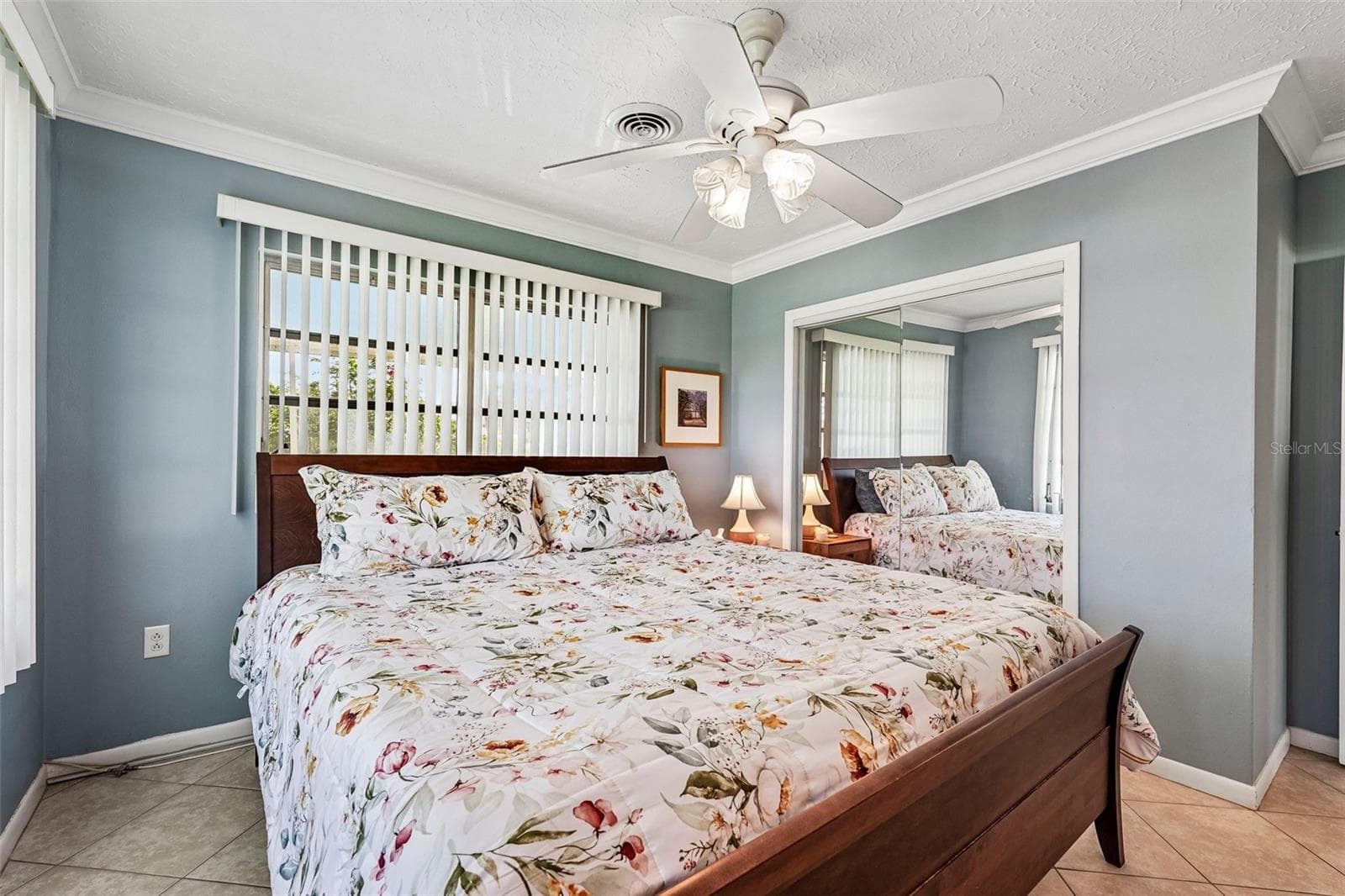 311 Primary bedroom at front of residence - 309 PARKSIDE DR, VENICE