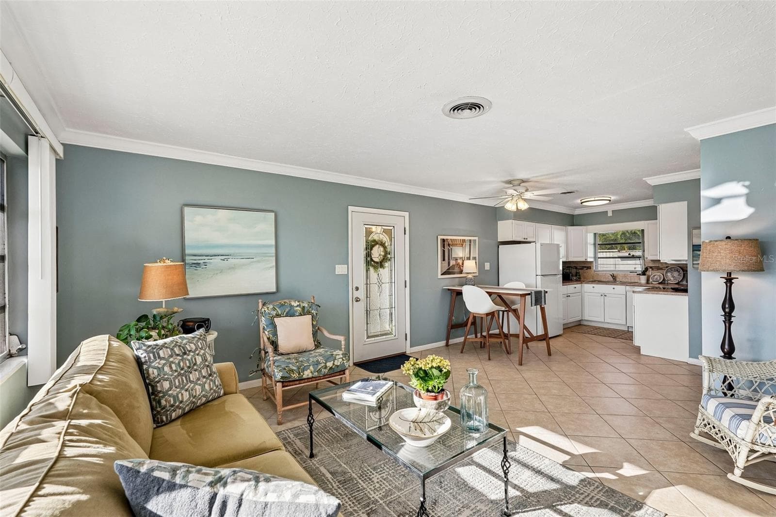 311 open plan living room, door leads to carport & laundry / utility room - 309 PARKSIDE DR, VENICE