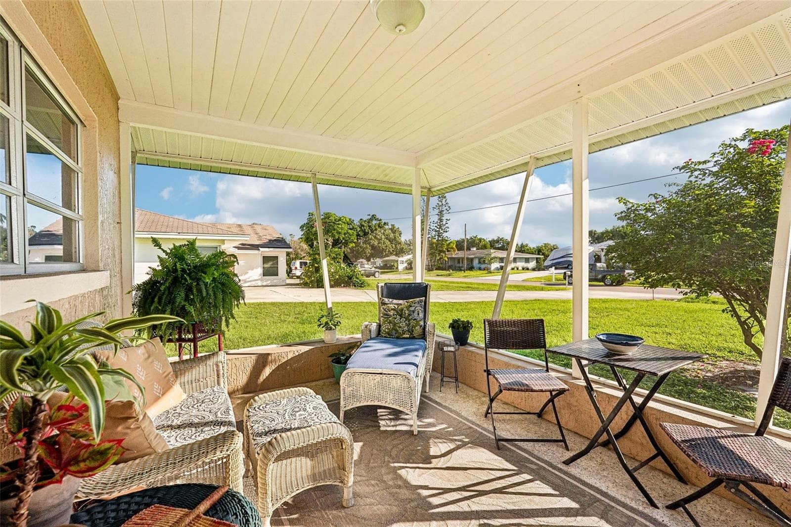311 screened lanai with travertine floor - perfect for morning coffee - 309 PARKSIDE DR, VENICE