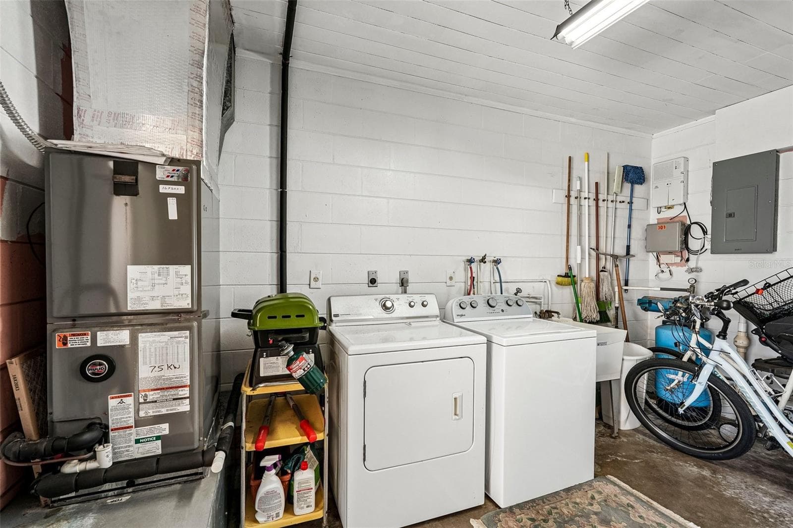 Shared laundry / utility room plus storage. - 309 PARKSIDE DR, VENICE