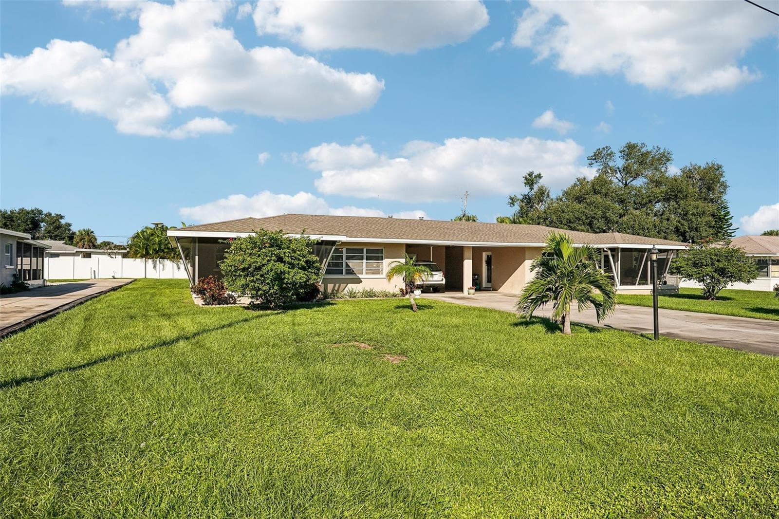 oversized landscaped lot - 309 PARKSIDE DR, VENICE