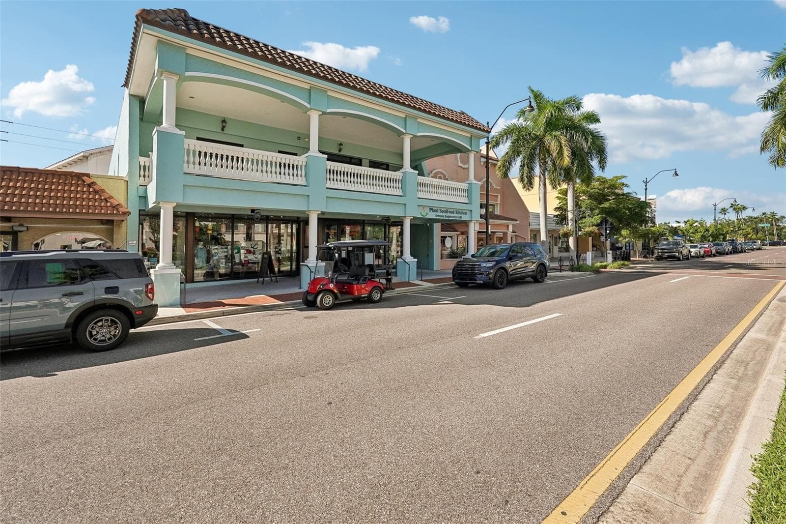 Quaint shops Downtown - 309 PARKSIDE DR, VENICE