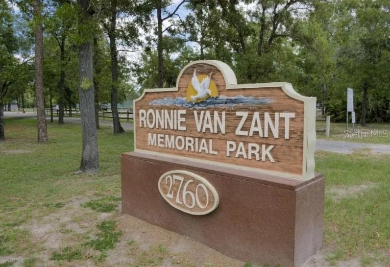 Ronnie Van Zant Memorial Park under 3 miles for lakeside strolls, disc golf, sports & fishing. - 3422 MONARCH WAY, GREEN COVE SPRINGS
