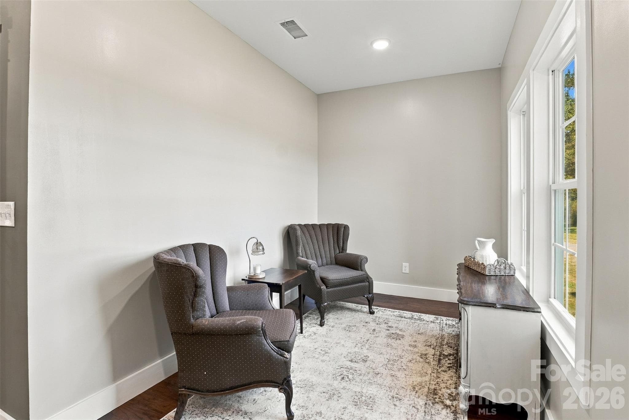 Sitting area off kitchen with a great view of the front yard - 3098 Irene Bridge Highway, Hickory Grove