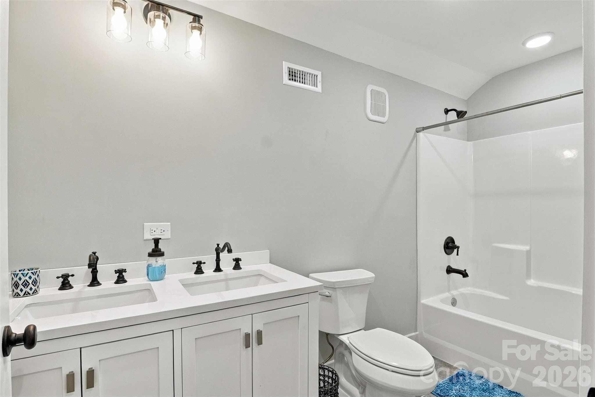 Upstairs Bedroom #5/bonus room has ensuite full bath with double sinks - 3098 Irene Bridge Highway, Hickory Grove