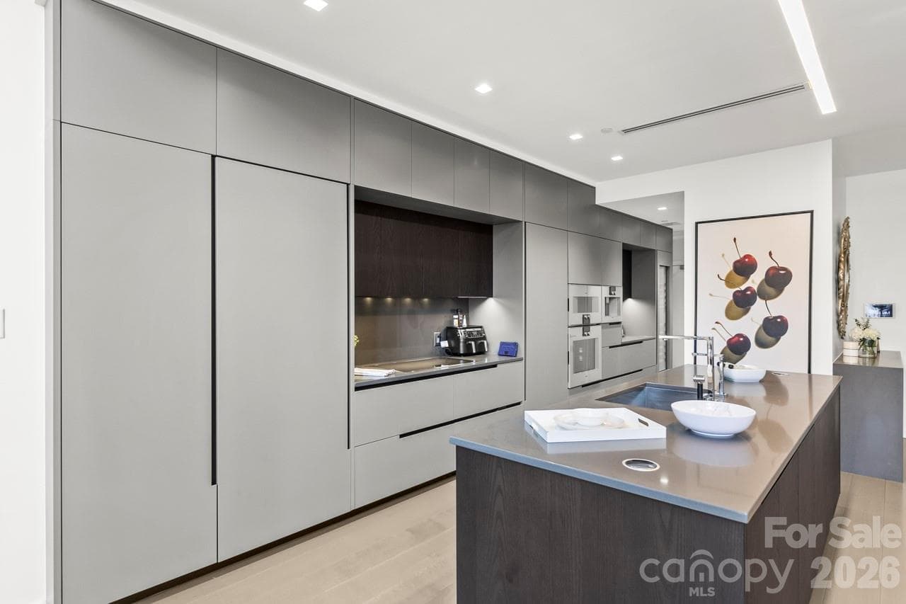 Condominium at 435 S Tryon Street, Charlotte, photo 13 of 46