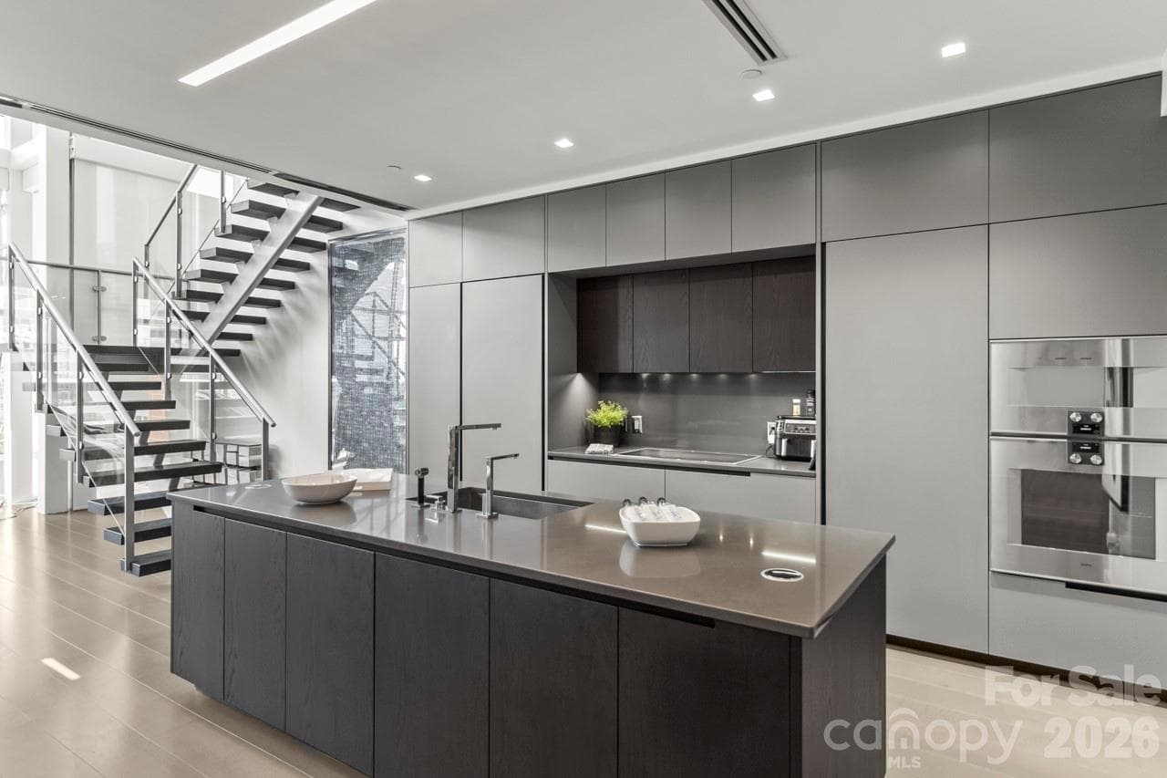 Condominium at 435 S Tryon Street, Charlotte, photo 17 of 46