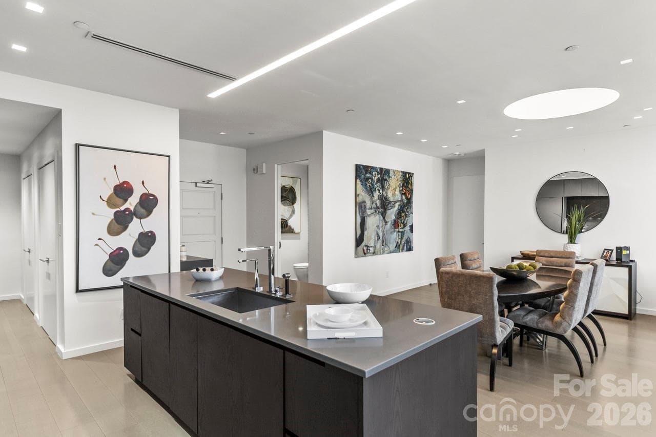 Condominium at 435 S Tryon Street, Charlotte, photo 23 of 46