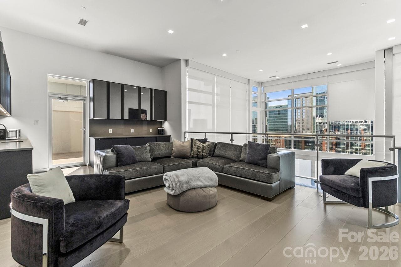 Condominium at 435 S Tryon Street, Charlotte, photo 34 of 46