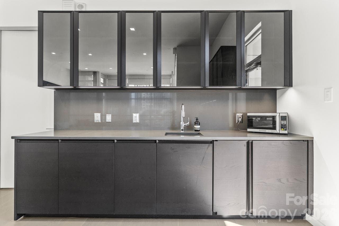 Condominium at 435 S Tryon Street, Charlotte, photo 37 of 46