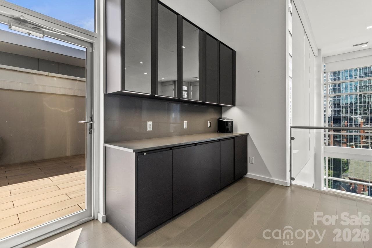 Condominium at 435 S Tryon Street, Charlotte, photo 38 of 46