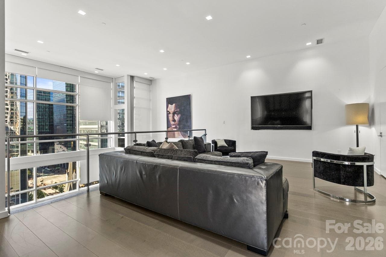 Condominium at 435 S Tryon Street, Charlotte, photo 39 of 46