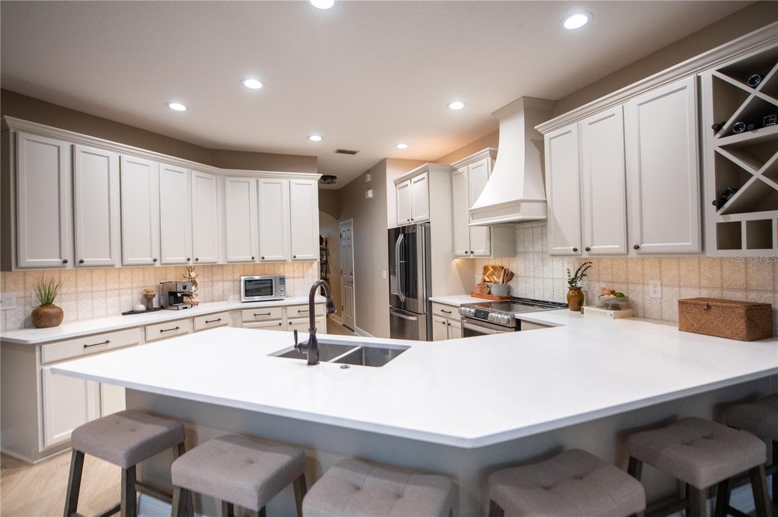 Kitchen with newer counter tops - 14038 EDEN ISLE BLVD, WINDERMERE