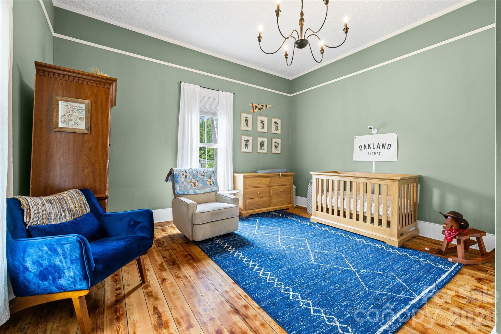Spacious secondary bedroom with beautiful hardwood floors, tall ceilings, and charming architectural details. - 231 E Jefferson Street, York