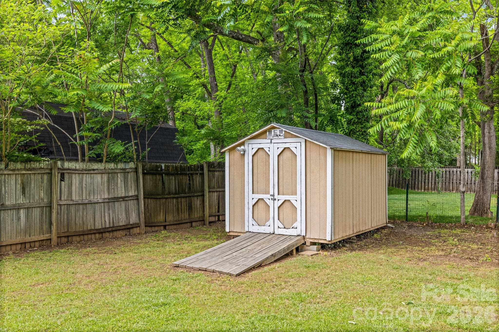 Detached storage building (with electric service) offers convenient space for lawn equipment, tools, and outdoor essentials. - 231 E Jefferson Street, York