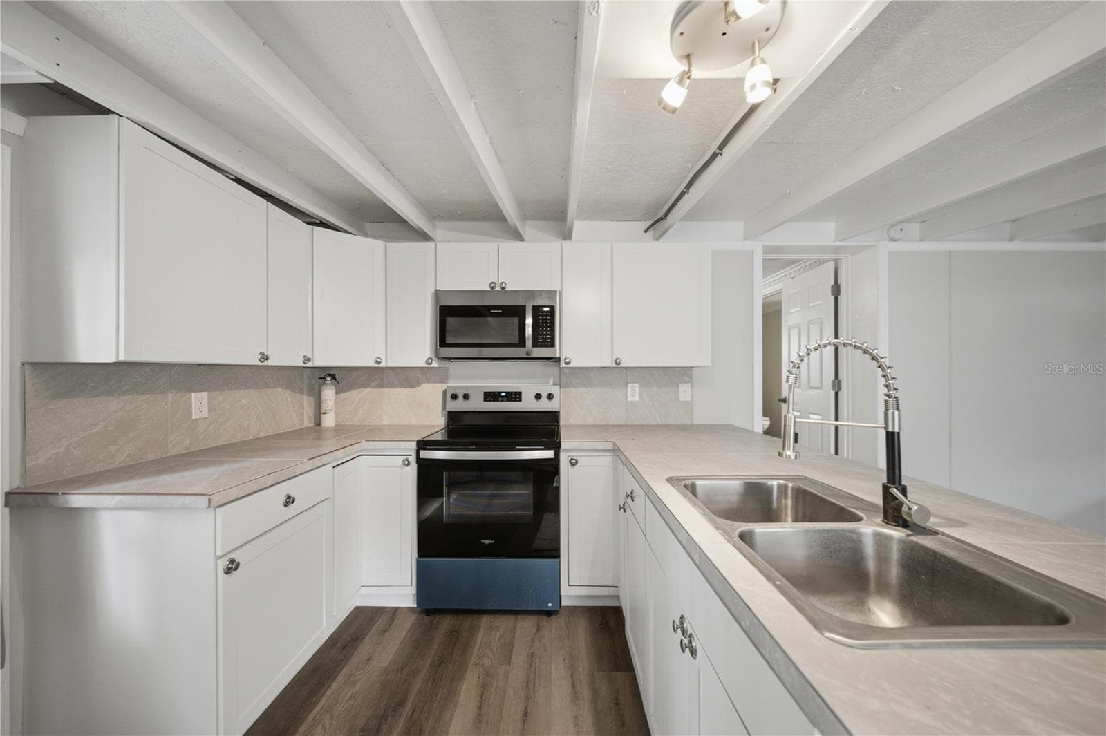 Mobile Home at 18664 SE 21ST PL, SILVER SPRINGS, photo 10 of 33