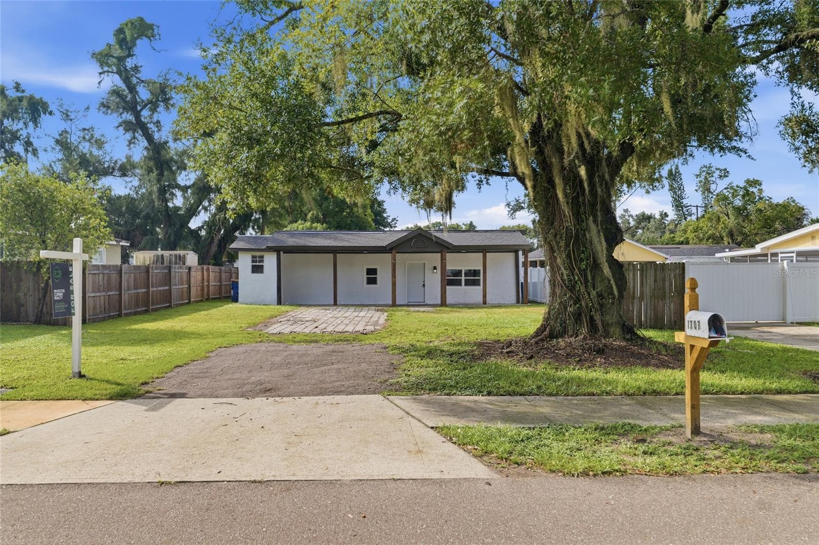 1707 E FRIERSON AVE