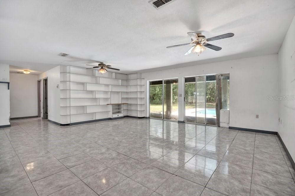 Single Family Residence at 211 S GAINES ST, OAK HILL, photo 5 of 33