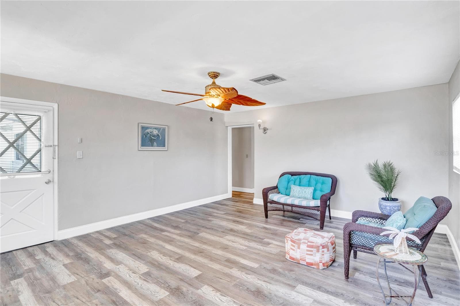 Single Family Residence at 141 W CONNECTICUT AVE, EDGEWATER, photo 6 of 26