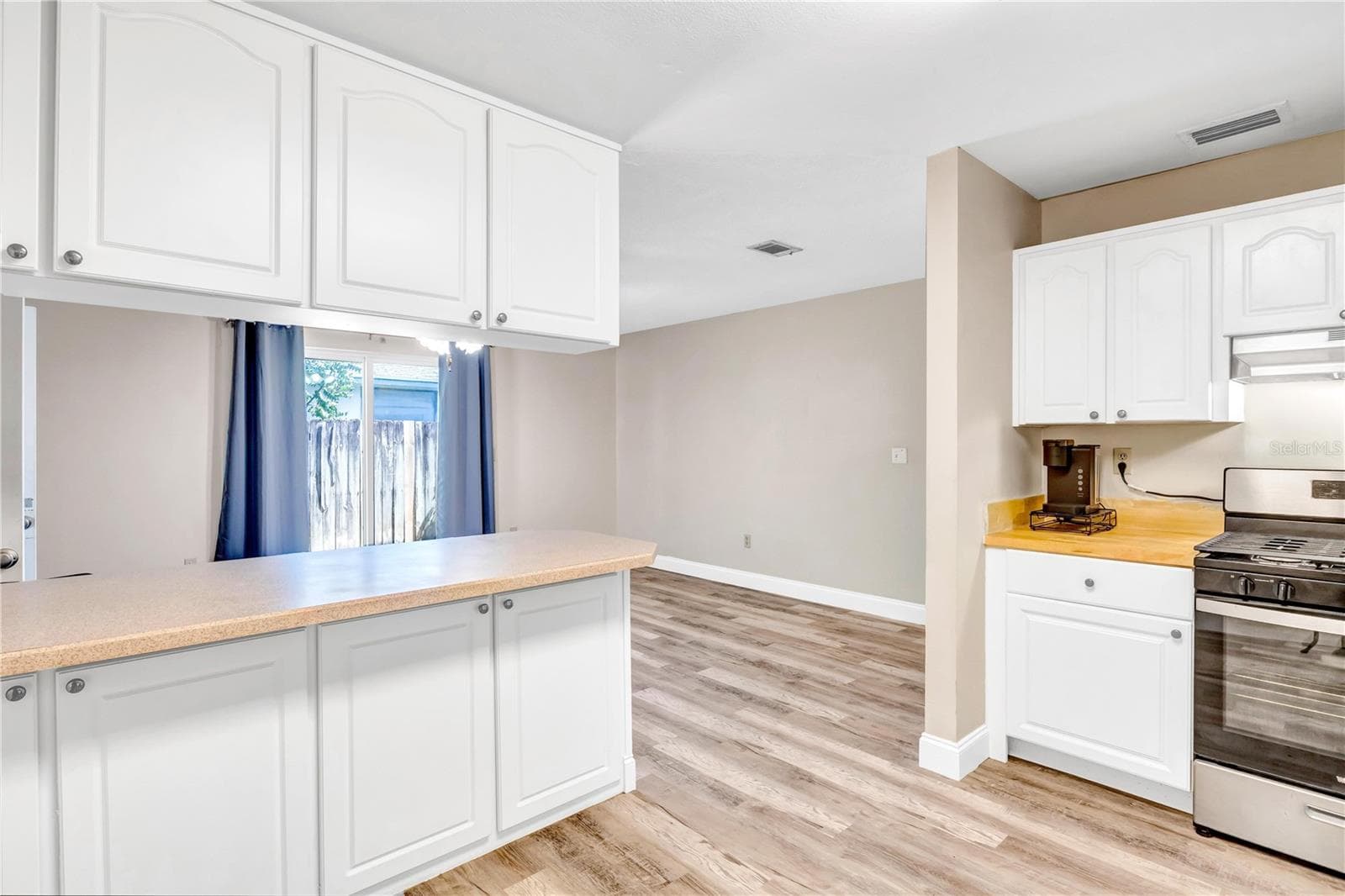 Single Family Residence at 141 W CONNECTICUT AVE, EDGEWATER, photo 10 of 26
