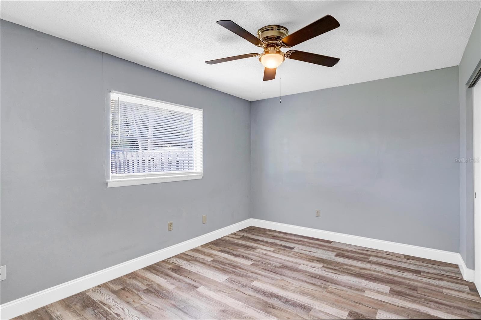 Single Family Residence at 141 W CONNECTICUT AVE, EDGEWATER, photo 14 of 26