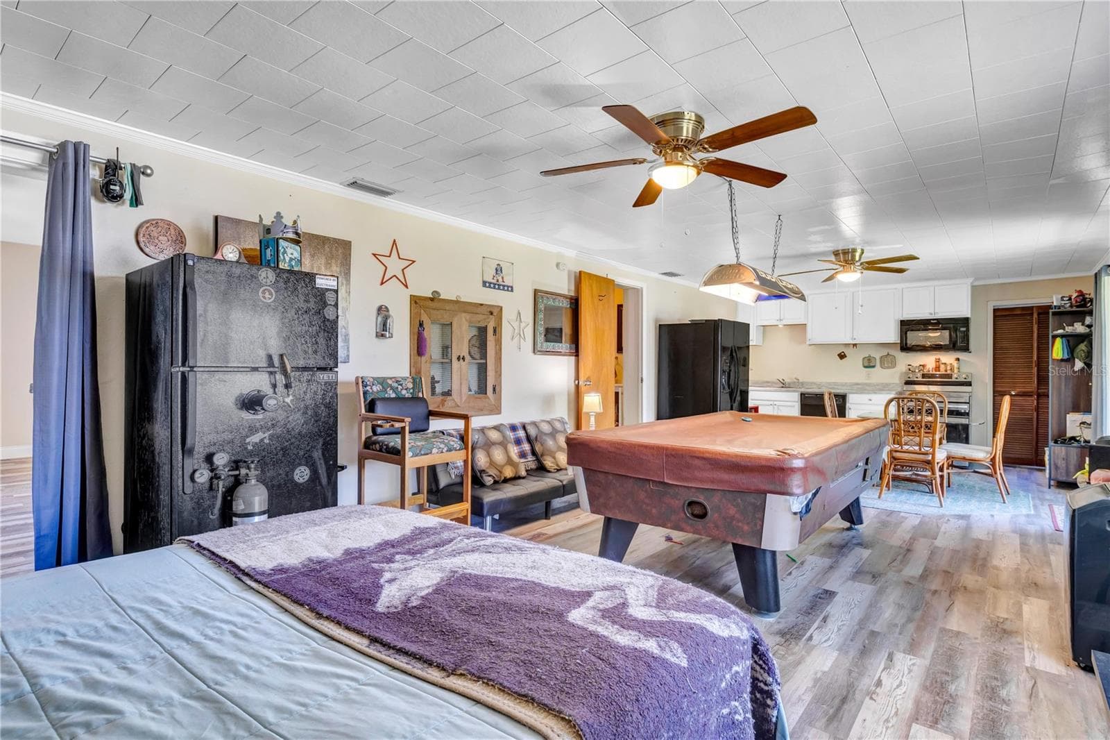Single Family Residence at 141 W CONNECTICUT AVE, EDGEWATER, photo 16 of 26