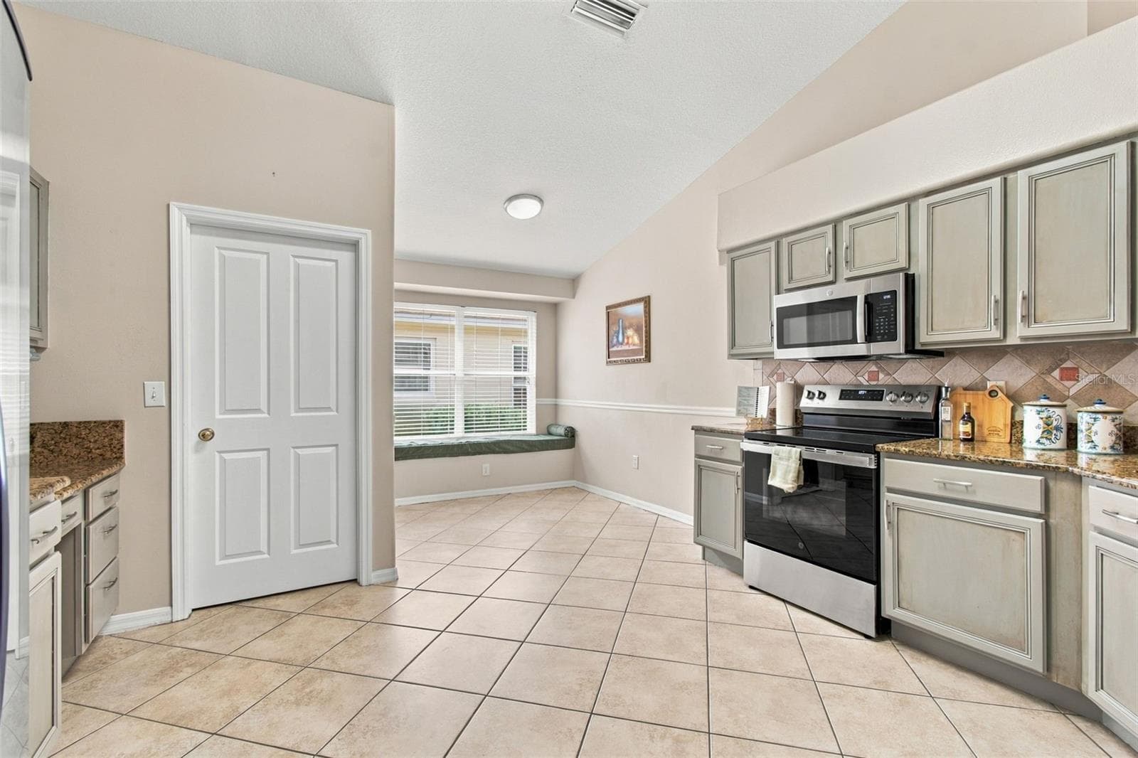 Brand New GE Stainless Steel Range, Microwave and Dishwasher - Never used. - 30600 NICKERSON LOOP, WESLEY CHAPEL