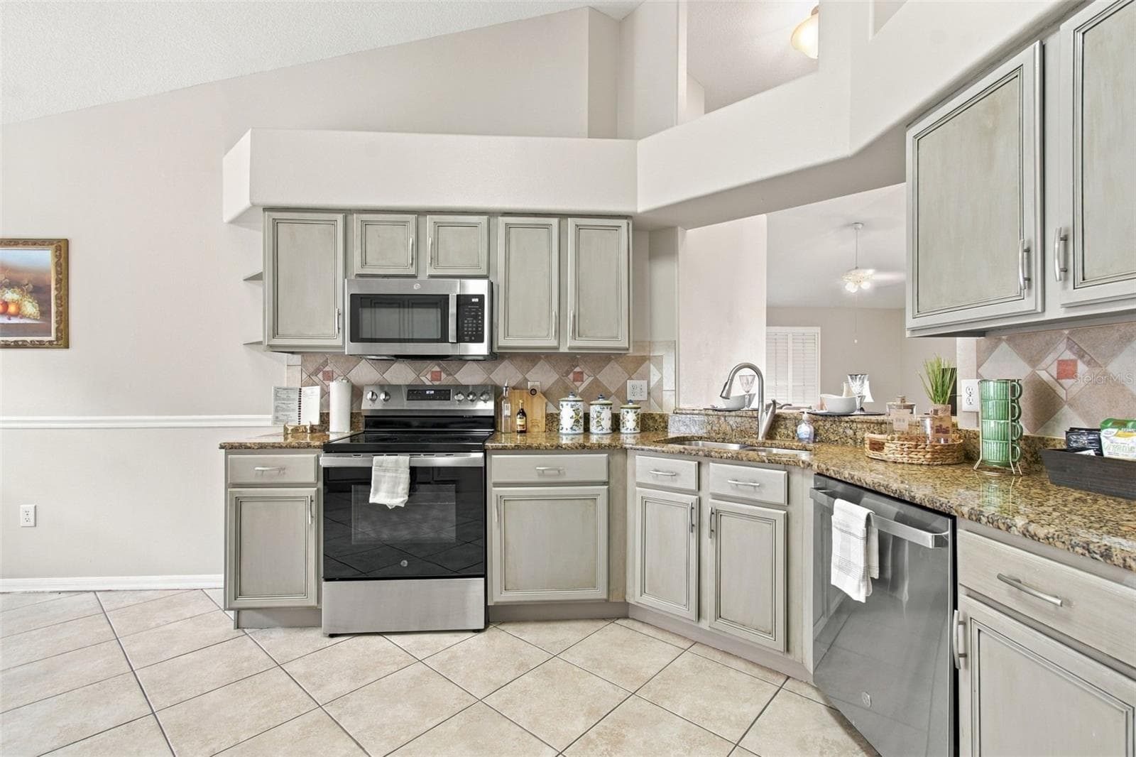 Brand New GE Stainless Steel Range, Microwave and Dishwasher - Never used. - 30600 NICKERSON LOOP, WESLEY CHAPEL