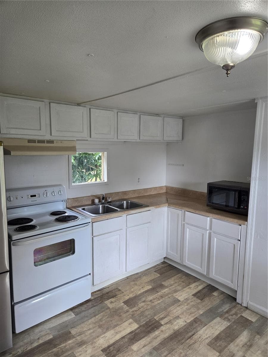 Quadruplex at 12515 FOUR OAKS RD, TAMPA, photo 12 of 25