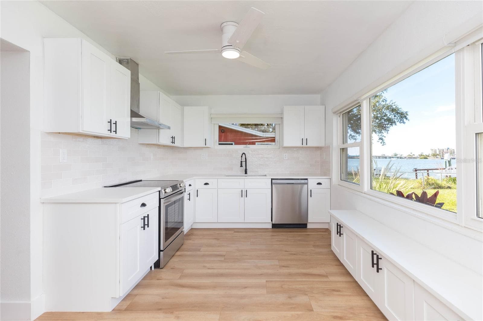 Single Family Residence at 7160 S S, SHORE DR DR, SOUTH PASADENA, photo 16 of 55