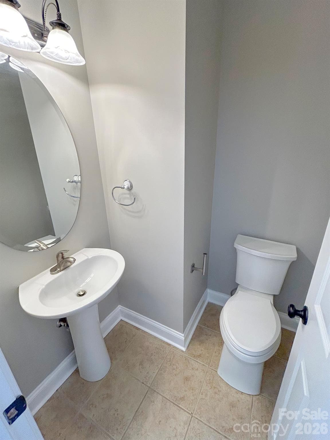 Half bathroom off Foyer - 201 Colonel Holcombe Place, Candler