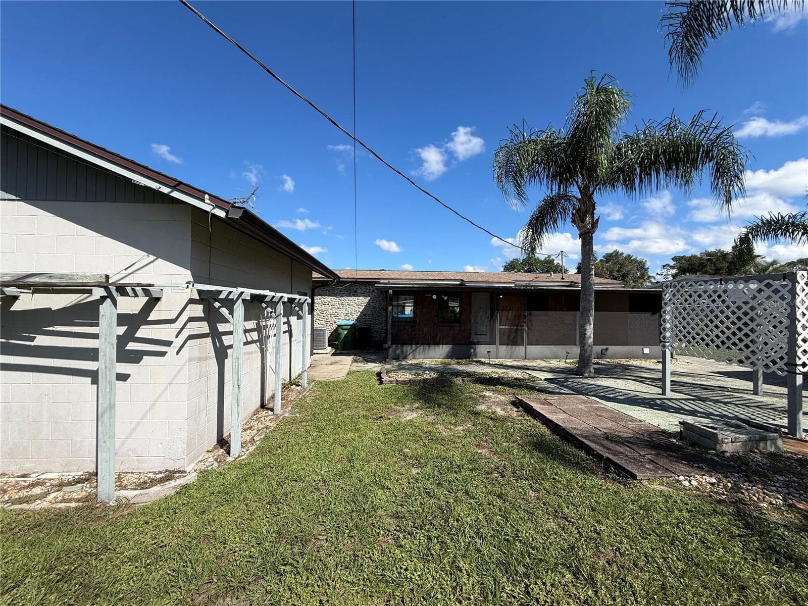 Single Family Residence at 813 HALSTEAD ST, DELTONA, photo 5 of 16