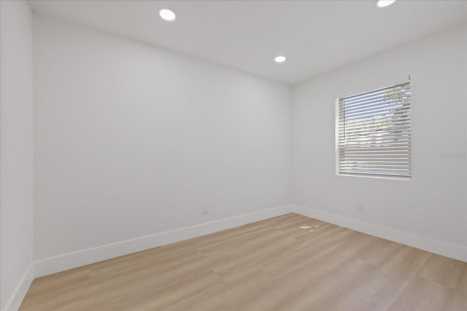 Single Family Residence at 6403 ELLIOT DR, TAMPA, photo 13 of 55