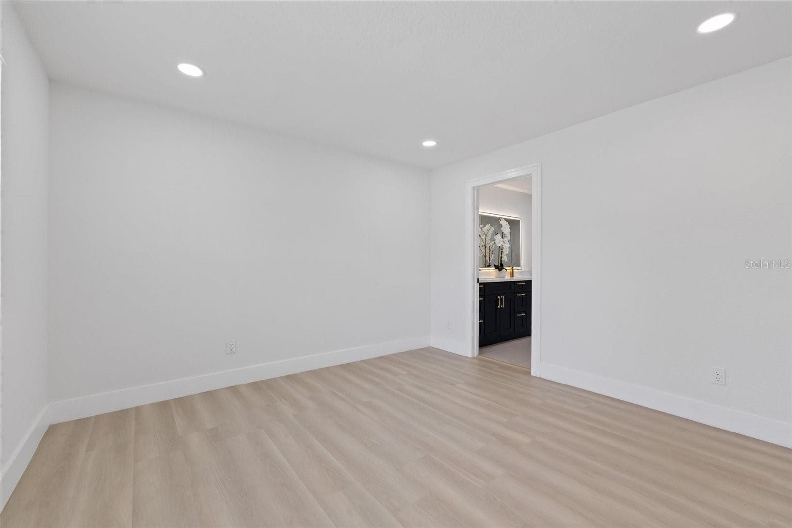 Single Family Residence at 6403 ELLIOT DR, TAMPA, photo 16 of 55