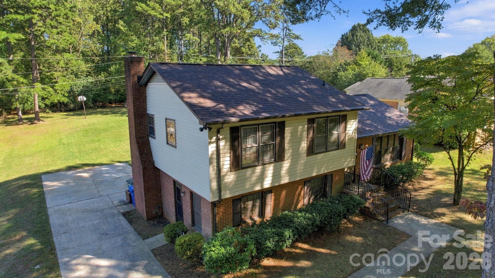 Single Family Residence at 13519 Four Oaks Lane, Matthews, photo 2 of 28