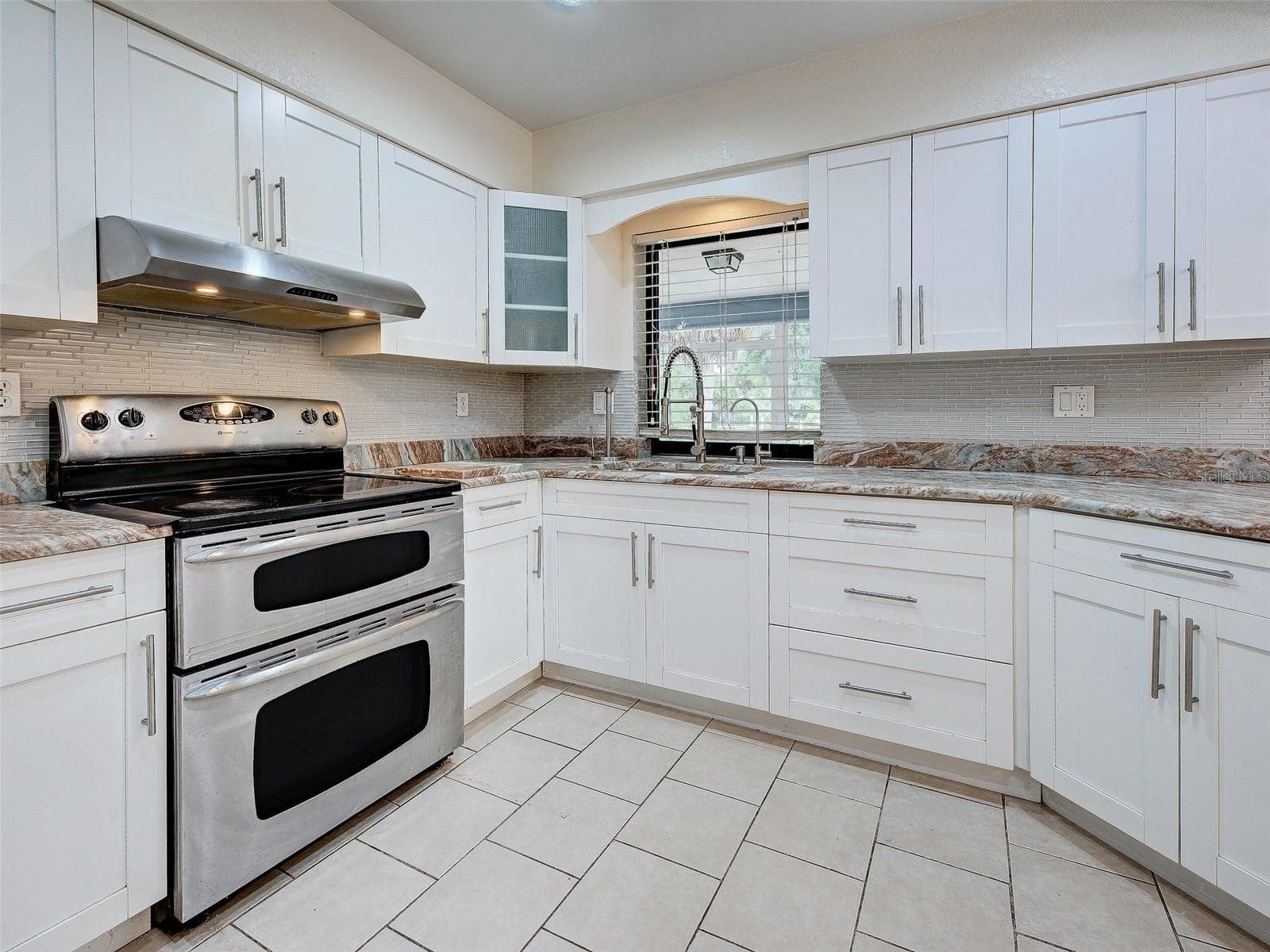 Shaker Cabinets - 397 DORCHESTER ST, PORT CHARLOTTE