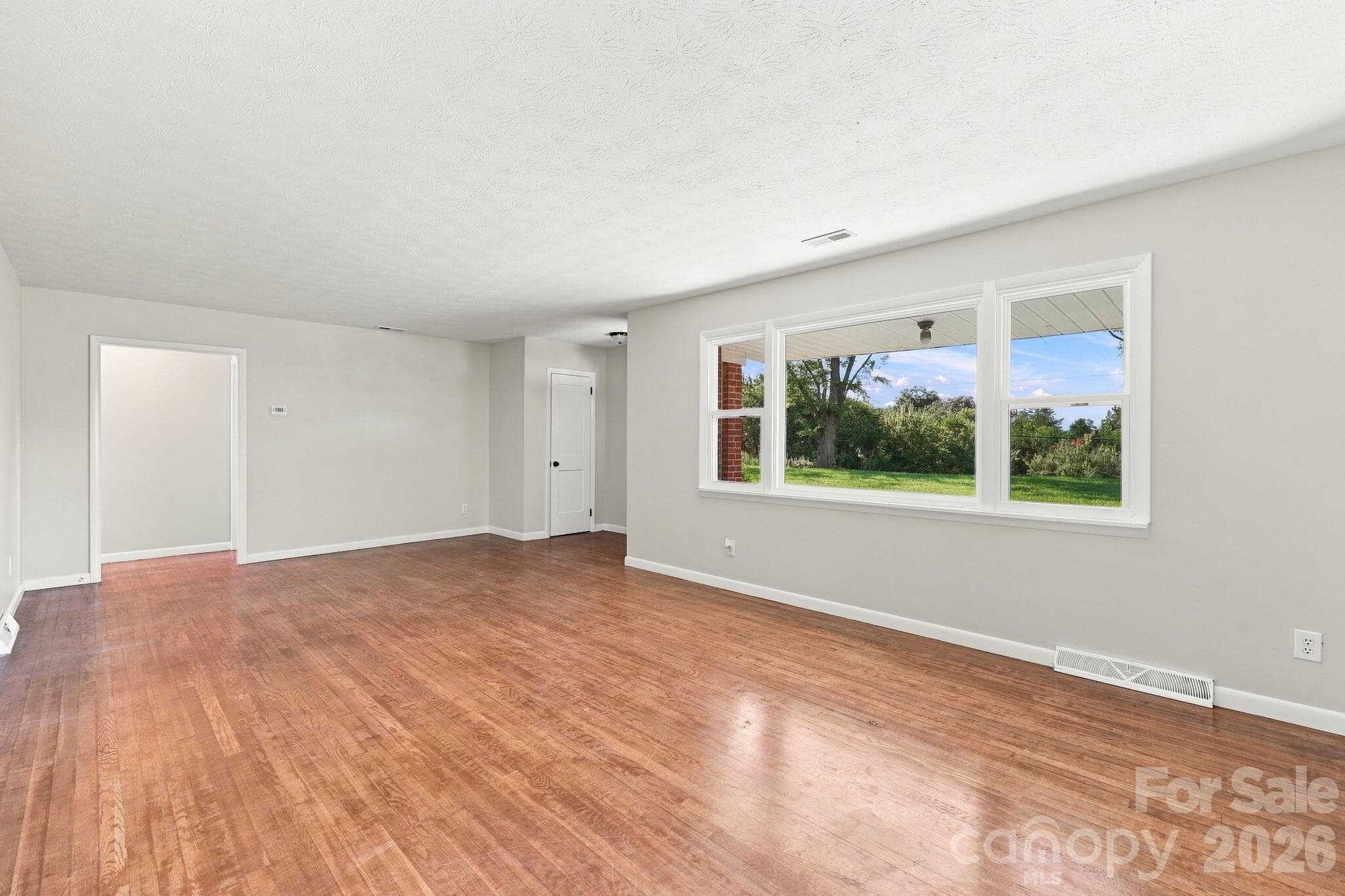 Single Family Residence at 1496 Jenkins Valley Road, Alexander, photo 6 of 43