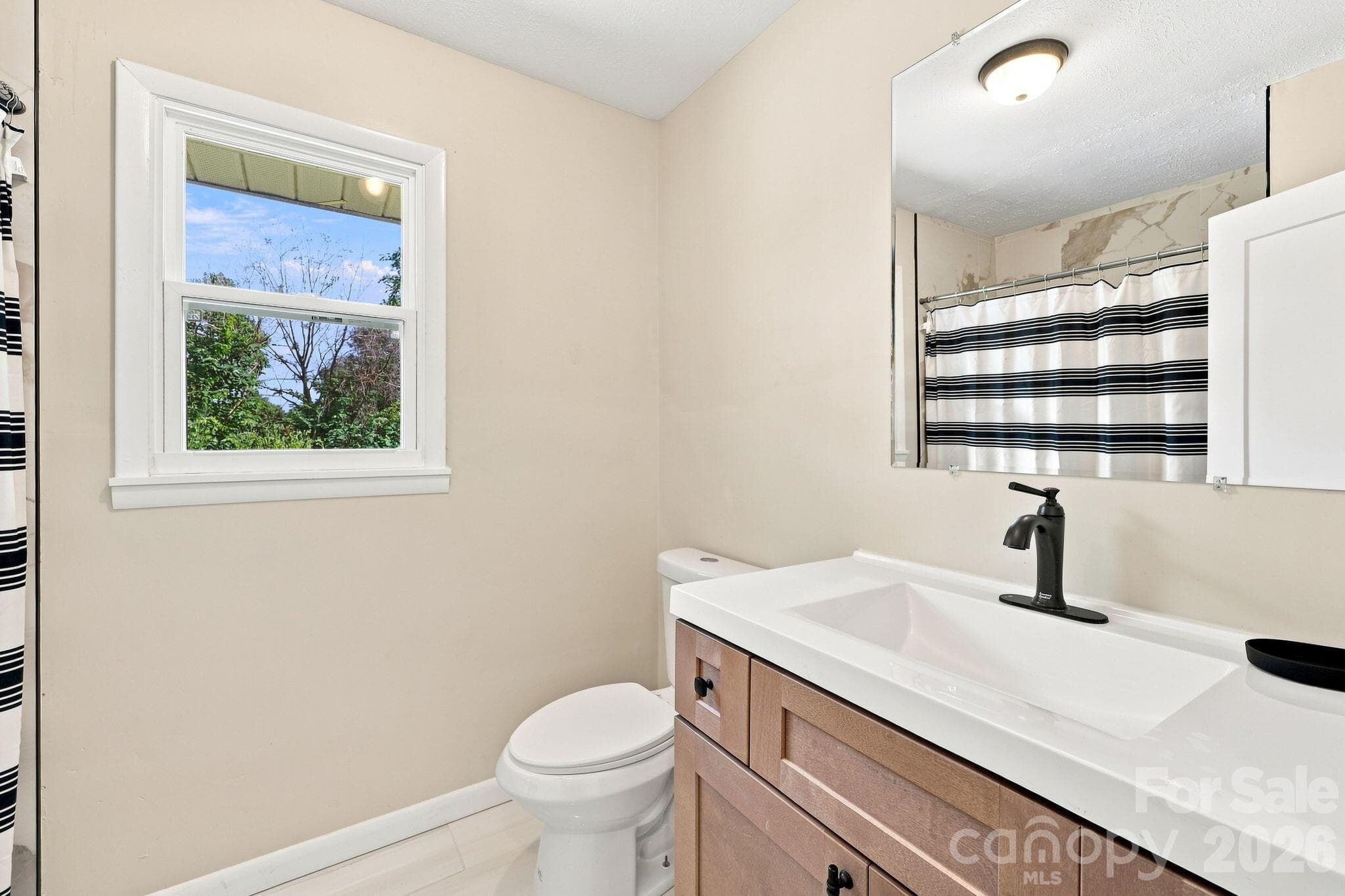 Single Family Residence at 1496 Jenkins Valley Road, Alexander, photo 12 of 43