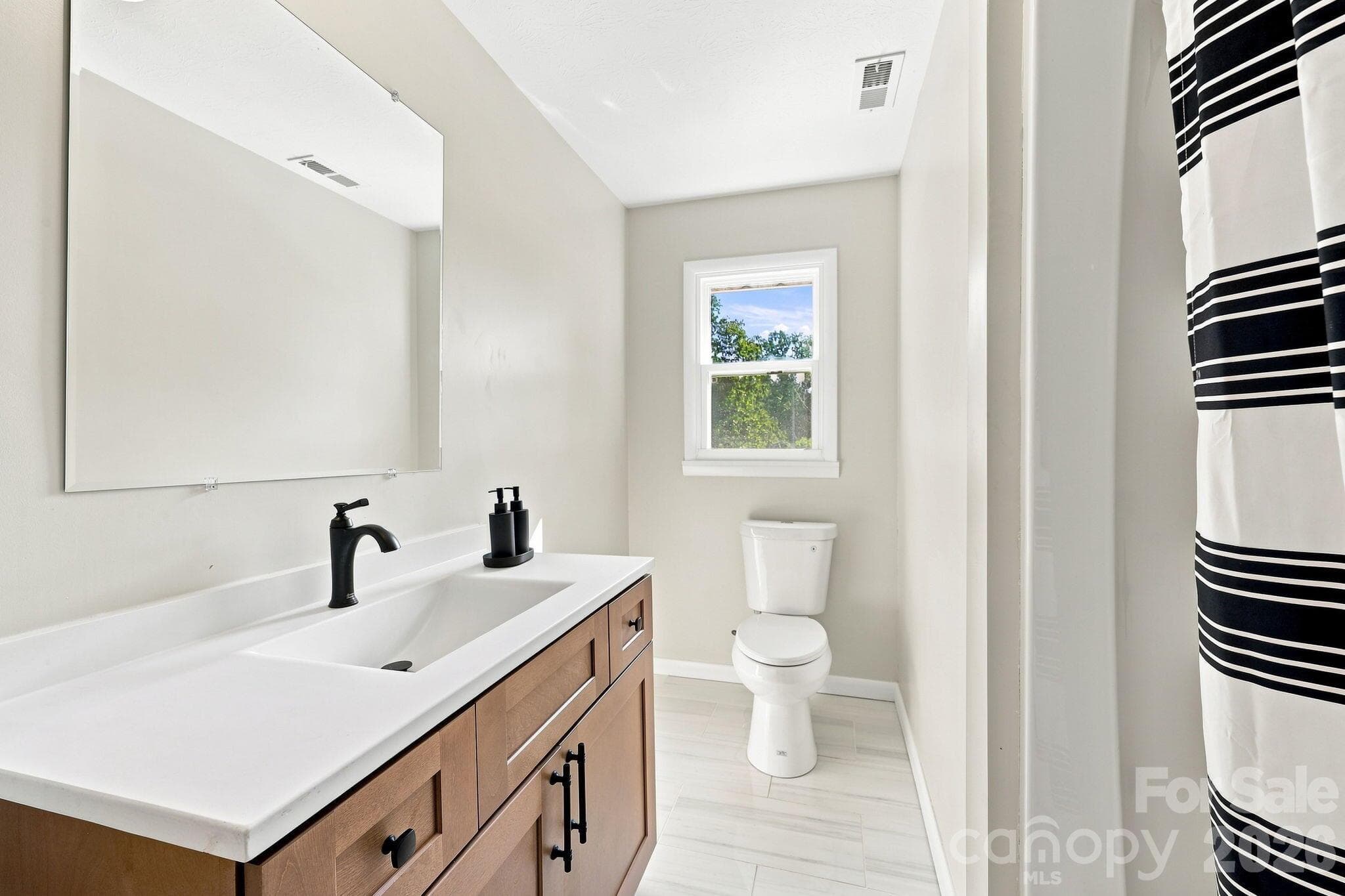 Single Family Residence at 1496 Jenkins Valley Road, Alexander, photo 18 of 43