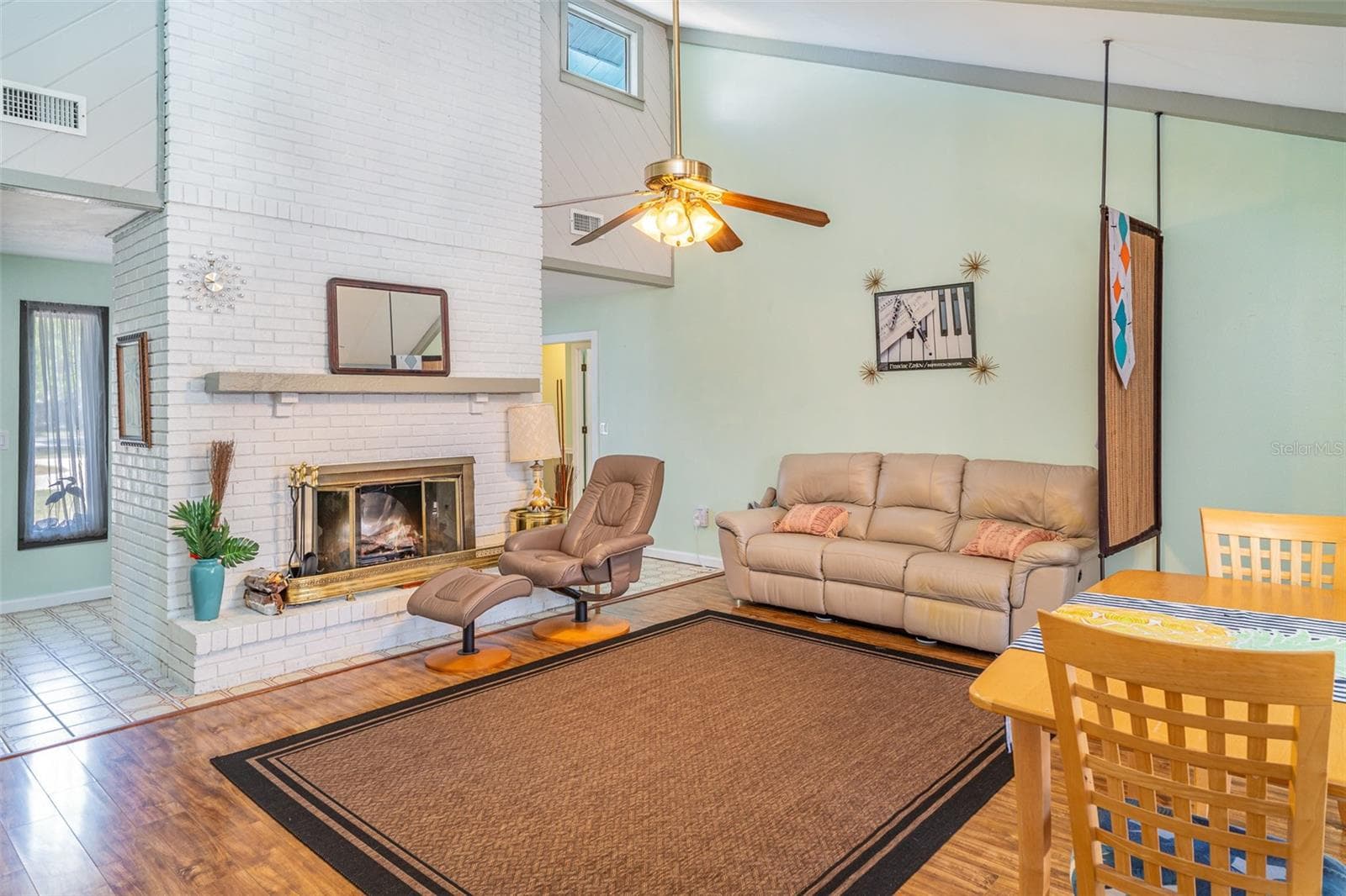 Family room with Fireplace - 1305 GREENFIELD CIR, VENICE