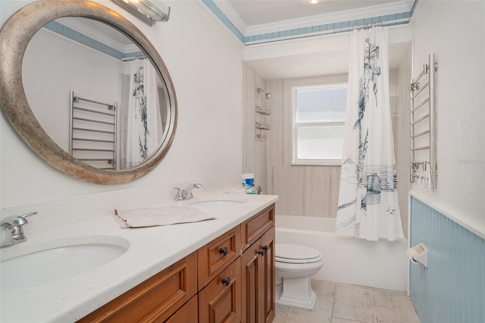 Main Home Guest Bath - 1305 GREENFIELD CIR, VENICE
