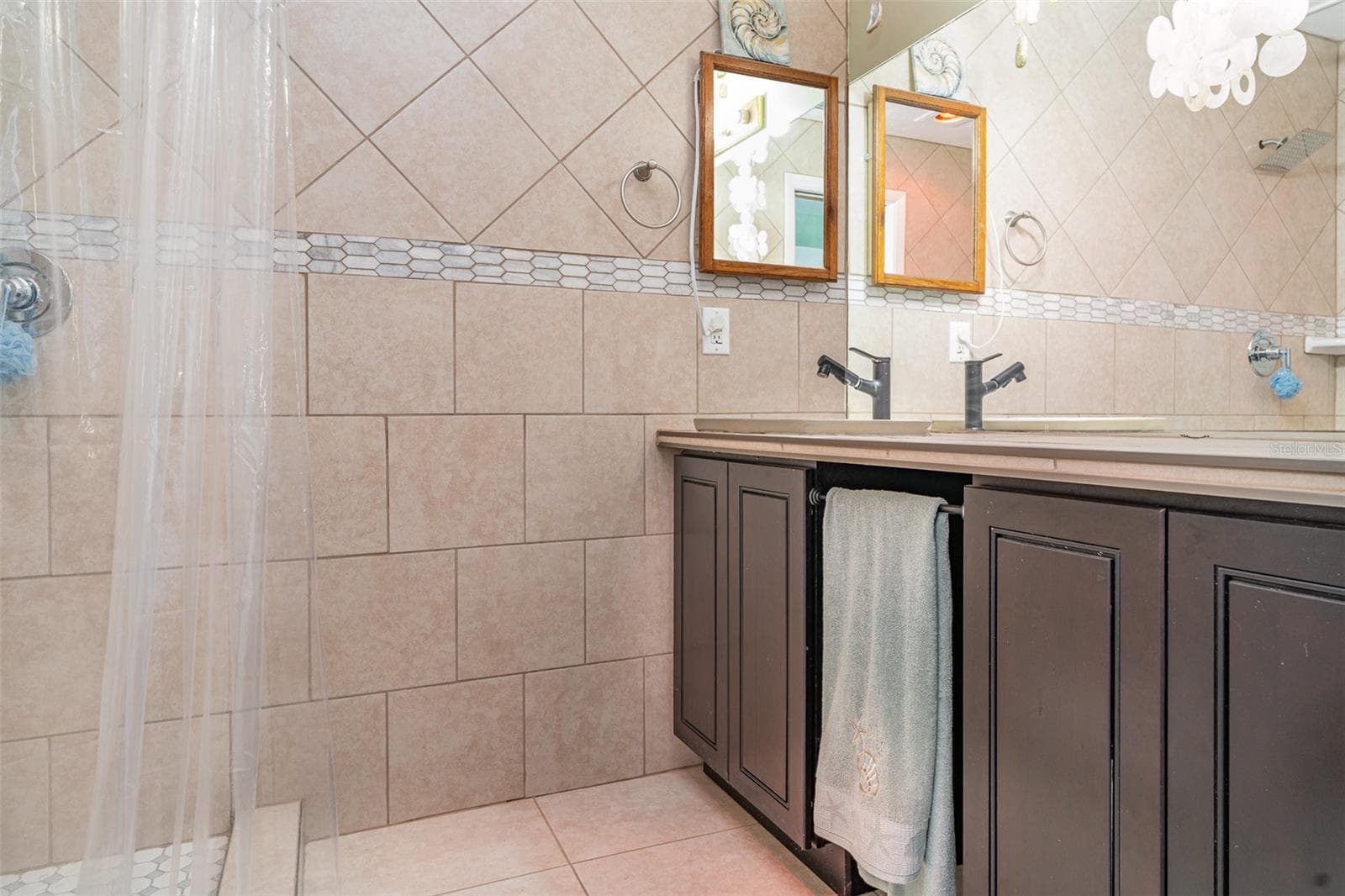 Main Home Bathroom 3 with Outside access - 1305 GREENFIELD CIR, VENICE