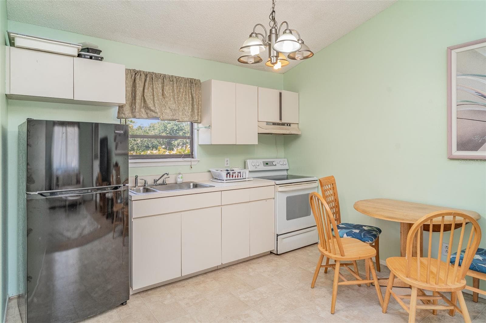 Guest Kitchen - 1305 GREENFIELD CIR, VENICE