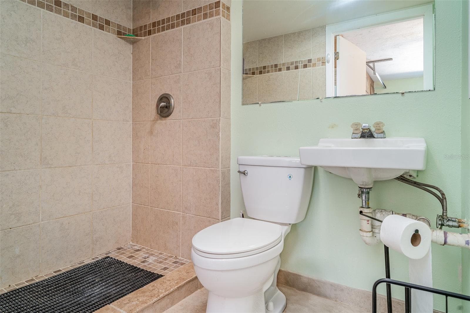 Studio Bath - 1305 GREENFIELD CIR, VENICE